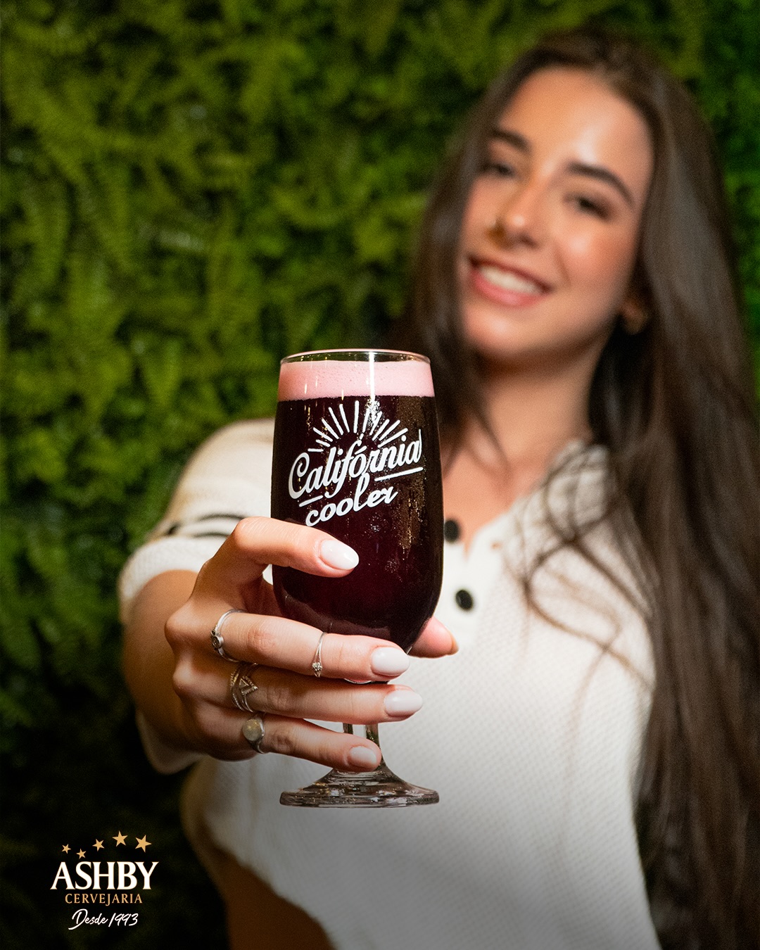 Cooler California Ashby, chopp de vinho de cor rubi